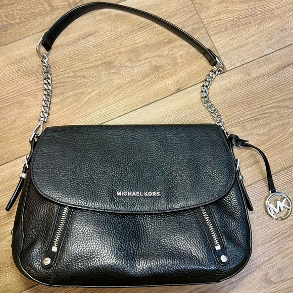 MICHAEL KORS BEDFORD LEGACY LEATHER FLAP SHOULDER BAG in BLACK - EUC - Picture 1 of 10